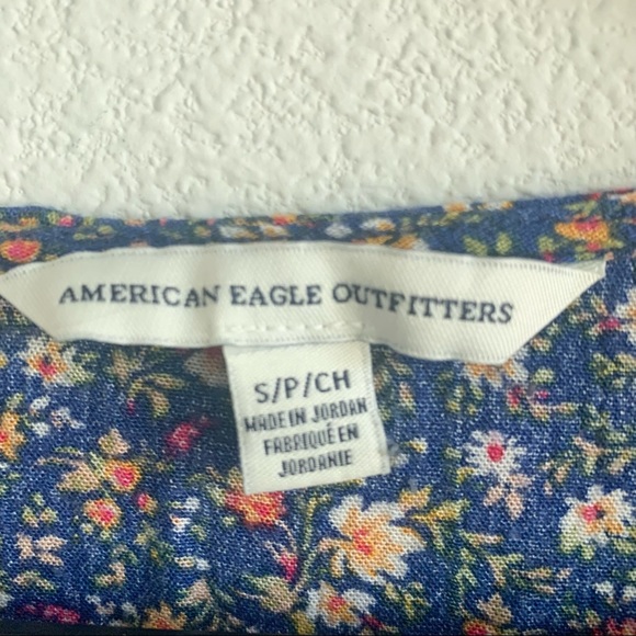 ❤️American Eagle Floral Button down front tie Crop Top Blue Short Sleeve - Picture 3 of 4